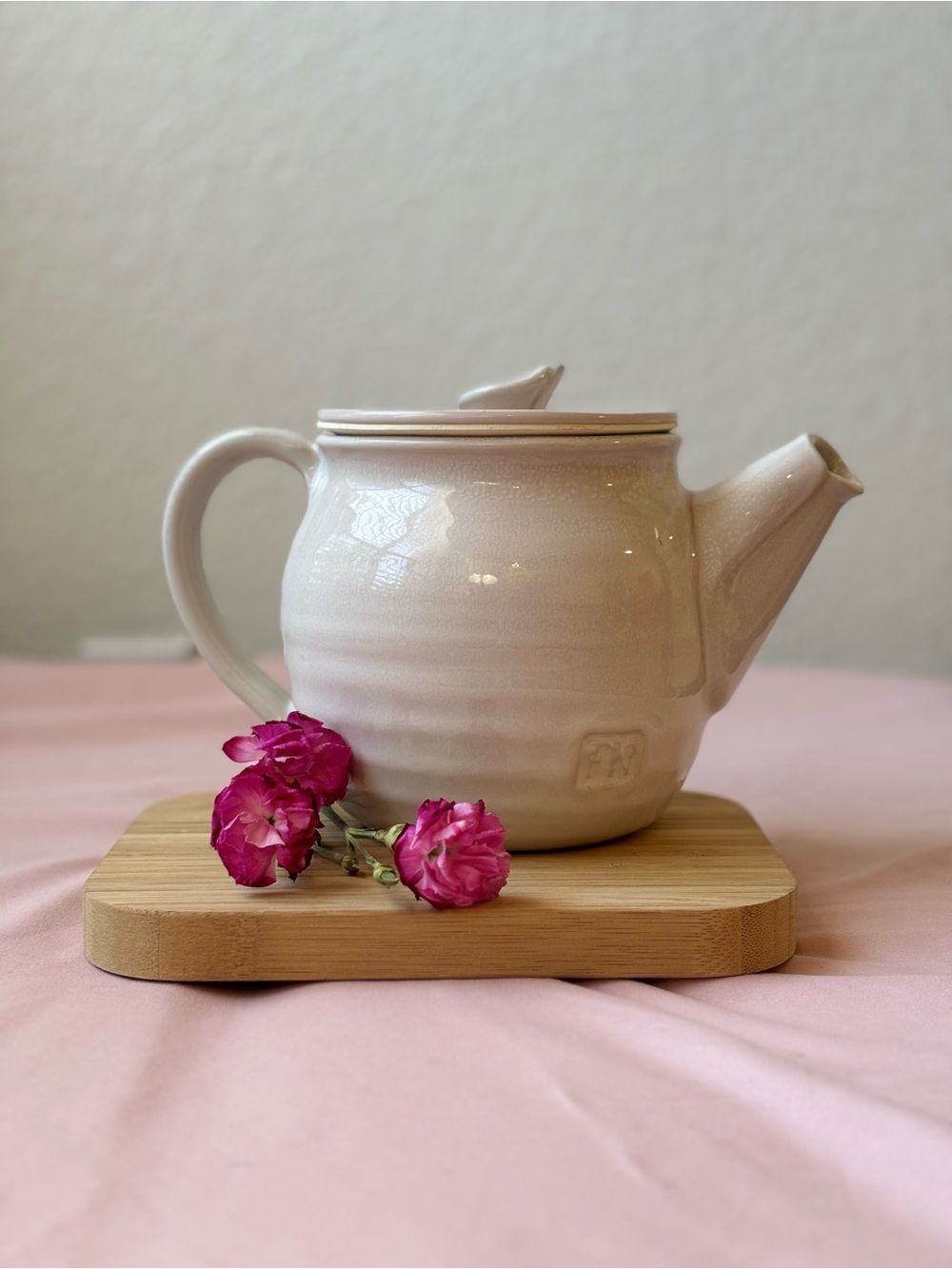 FN Food Nanny Peony Ceramic Stoneware Tea Pot with Lid Blush Pink - Picture 2 of 9